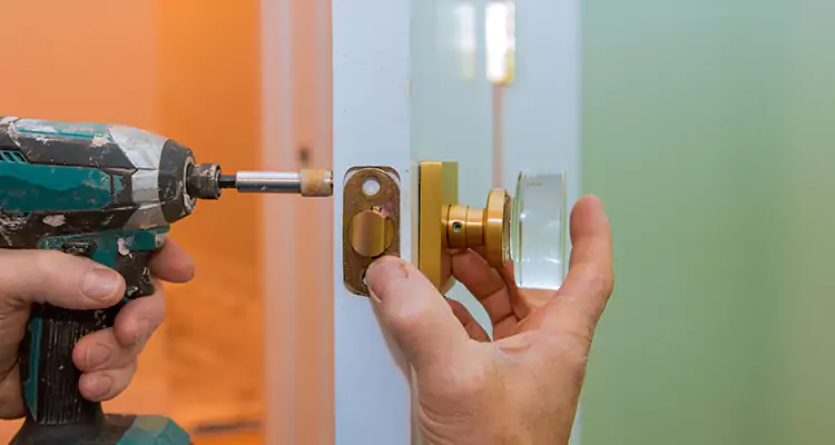 Broken Door Knob Fix in Eustis, FL