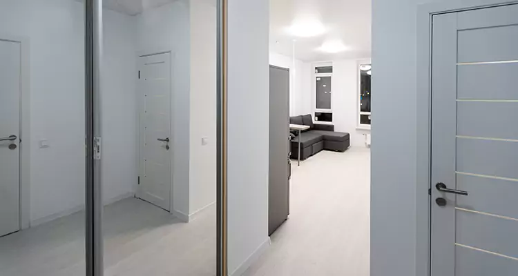 Modern Mirrored Closet Doors Repair in Eustis, FL